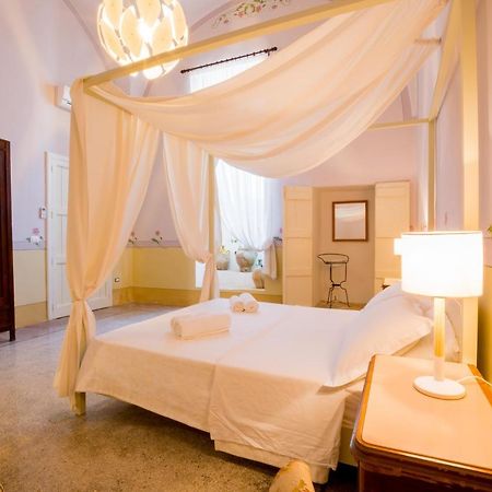 Palazzo Ashian Bed & Breakfast Acquarica del Capo Eksteriør bilde