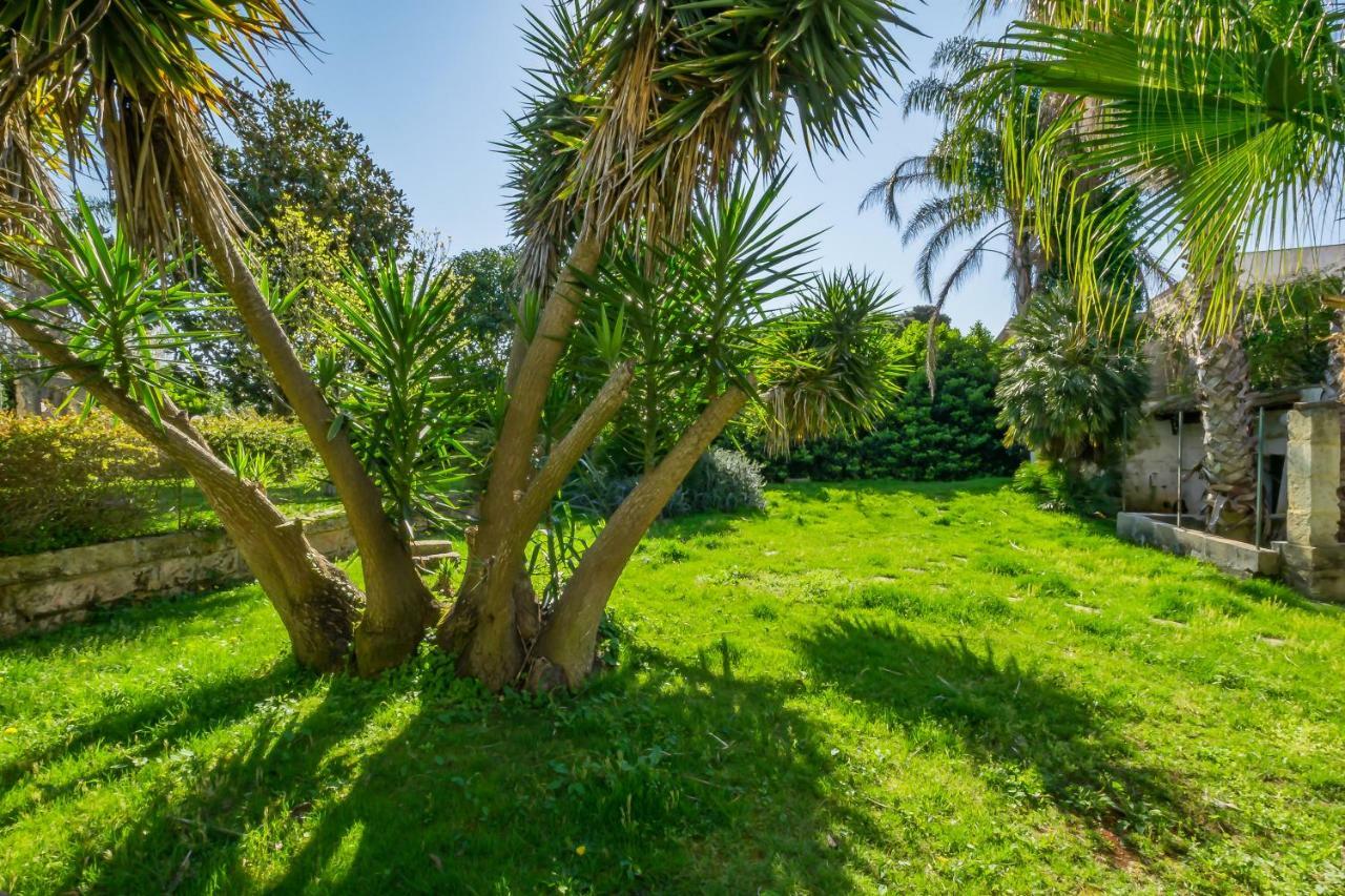 Palazzo Ashian Bed & Breakfast Acquarica del Capo Eksteriør bilde