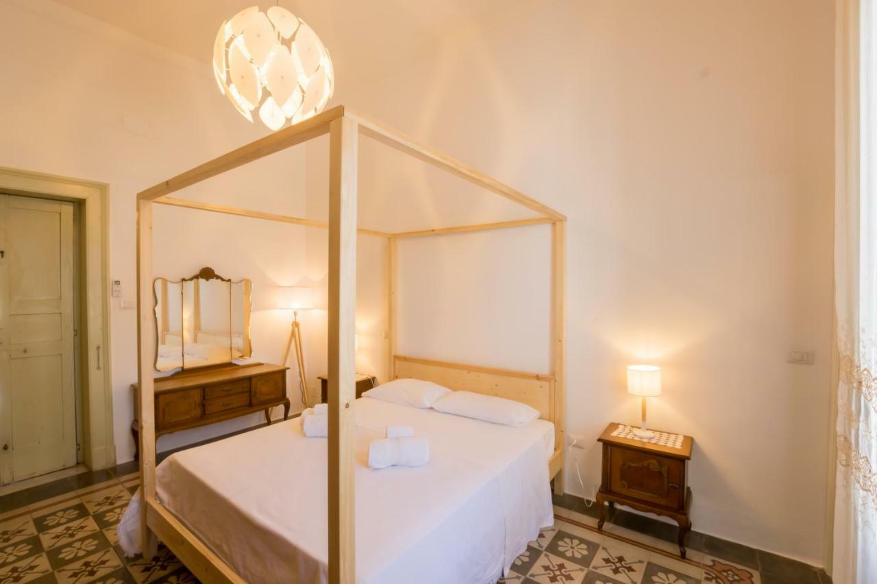 Palazzo Ashian Bed & Breakfast Acquarica del Capo Eksteriør bilde