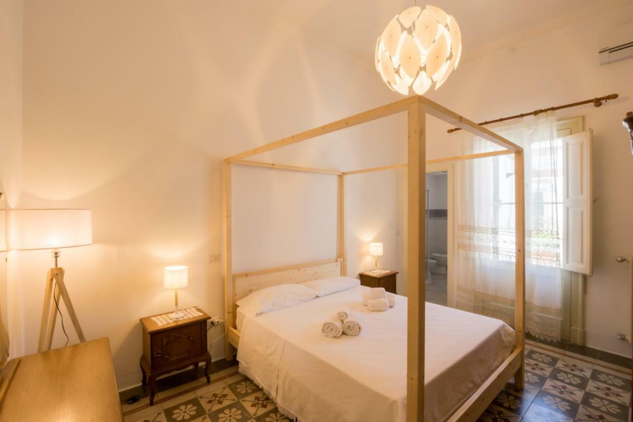 Palazzo Ashian Bed & Breakfast Acquarica del Capo Eksteriør bilde