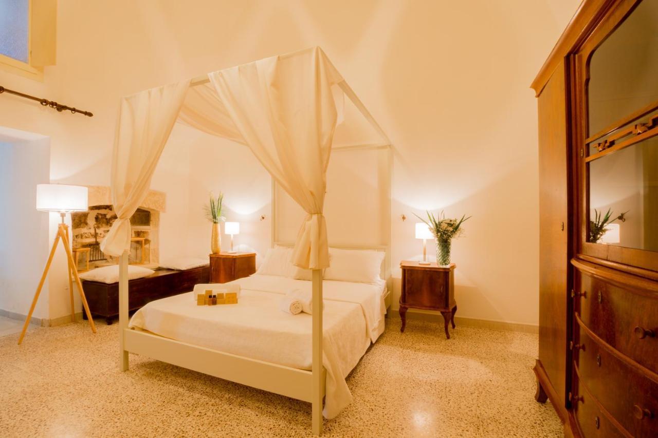 Palazzo Ashian Bed & Breakfast Acquarica del Capo Eksteriør bilde